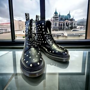 Dr. Martens 1460 STUD Wanama, Black Leather Combat Boots, Unisex, NWT, M 9 W 10